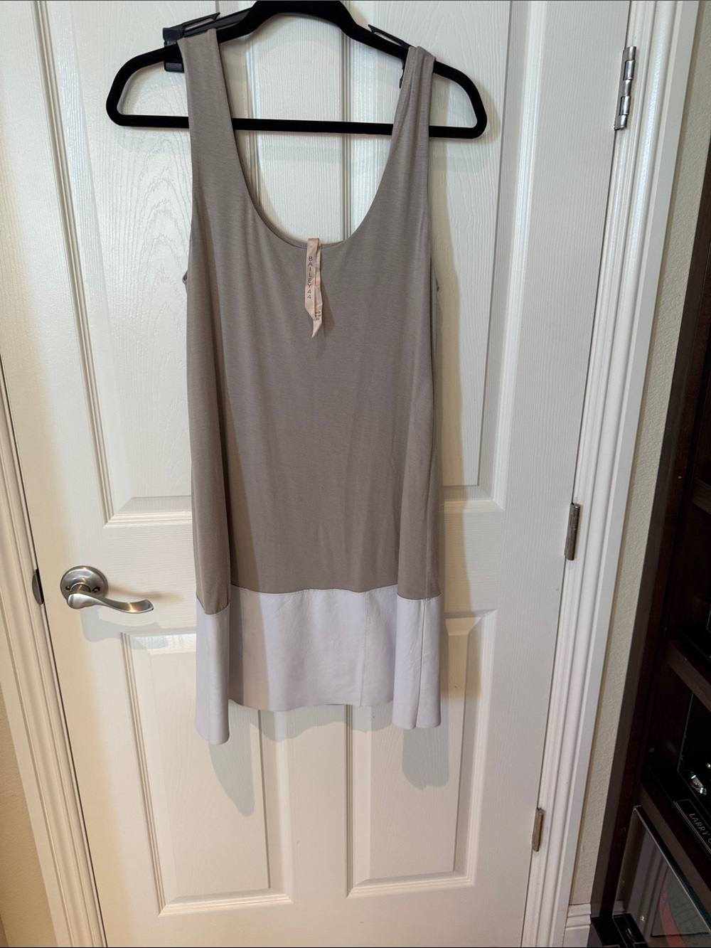 Size lg Bailey 44 Taupe and White Colorblock Scoop Tank dress